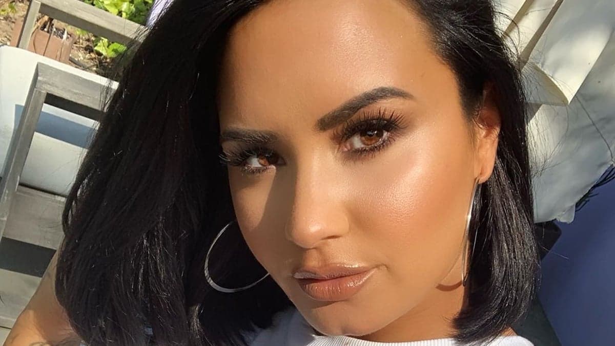 Demi Lovato aparece com superdecote em foto compartilhada no Instagram (Foto: Reprodução) Demi Lovato aparece com superdecote em foto compartilhada no Instagram (Foto: Reprodução)