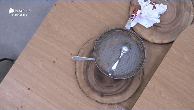 Jorge Sousa não compactua com os peões que deixam utensílios domésticos sujos pela cozinha em A Fazenda 11 da Record TV (Reprodução: PlayPlus) Jorge Sousa não compactua com os peões que deixam utensílios domésticos sujos pela cozinha em A Fazenda 11 da Record TV (Reprodução: PlayPlus)