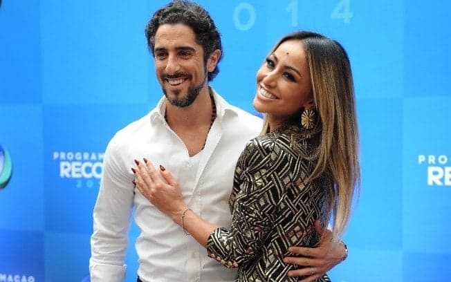 Marcos Mion e Sabrina Sato em evento corporativo da emissora (Reprodução: Record TV) Marcos Mion e Sabrina Sato em evento corporativo da emissora (Reprodução: Record TV)