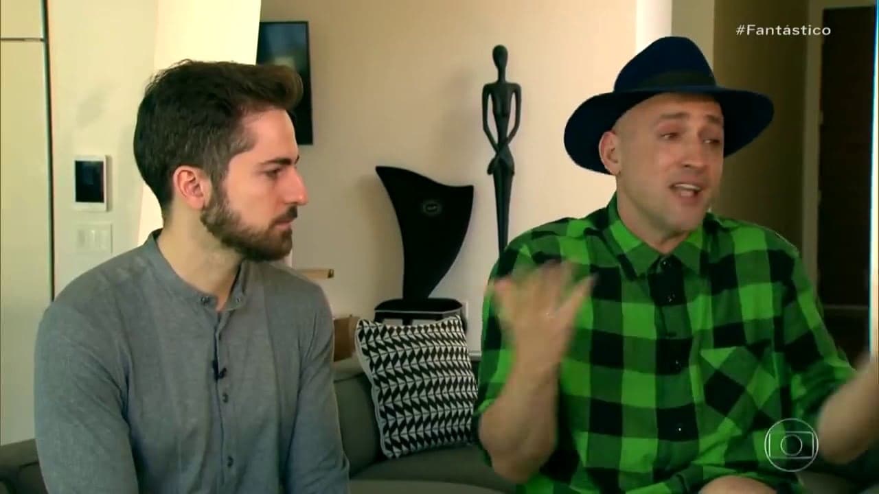 Paulo Gustavo e Thales Bretas apresentam os filhos: Romeu e Gael no Fantástico. (Imagem: Reprodução) Paulo Gustavo e Thales Bretas apresentam os filhos: Romeu e Gael no Fantástico. (Imagem: Reprodução)