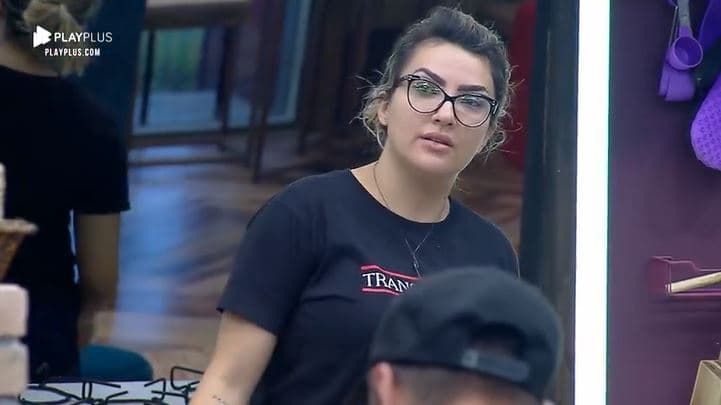 Thayse Teixeira revela que já foi professora de universidade em A Fazenda 11 (Reprodução: PlayPlus) Thayse Teixeira revela que já foi professora de universidade em A Fazenda 11 (Reprodução: PlayPlus)