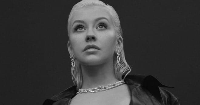 Christina fala sobre o início de sua carreira e diz que a indústria da música é cheia de homens com segundas intenções (Foto: Reprodução) Christina fala sobre o início de sua carreira e diz que a indústria da música é cheia de homens com segundas intenções (Foto: Reprodução)