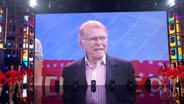 Faustão para o programa para prestar homenagem à Maurício Sherman, que faleceu na última semana aos 88 anos (Imagem: reprodução) Faustão para o programa para prestar homenagem à Maurício Sherman, que faleceu na última semana aos 88 anos (Imagem: reprodução)