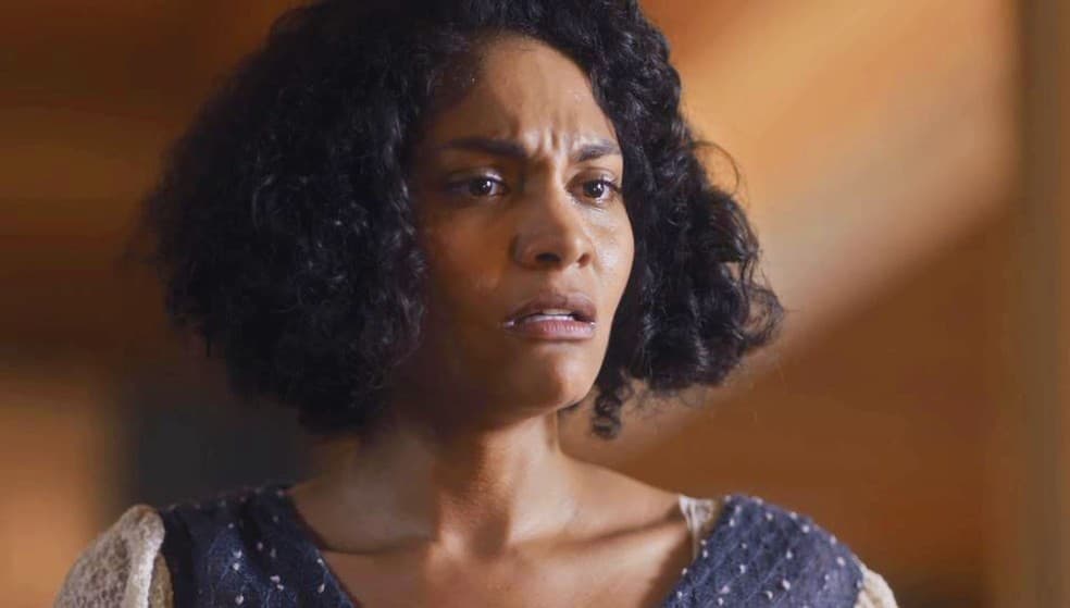 Shirley fica entre a cruz e a espada em Éramos Seis Shirley fica entre a cruz e a espada em Éramos Seis