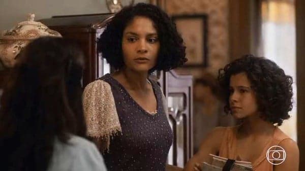 Shirley reencontra a filha após armar barraco na casa da Lola em Éramos Seis Shirley reencontra a filha após armar barraco na casa da Lola em Éramos Seis