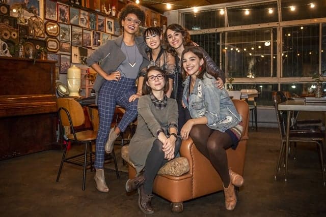 Lica (Manoela Aliperti), Ellen (Heslaine Vieira), Keyla (Gabriela Medvedovski), Tina (Ana Hikari) e Benê (Daphne Bozaski) em As Five, série derivada de Malhação: Viva a Diferença (Foto: Globo/Fábio Rocha) Lica (Manoela Aliperti), Ellen (Heslaine Vieira), Keyla (Gabriela Medvedovski), Tina (Ana Hikari) e Benê (Daphne Bozaski) em As Five, série derivada de Malhação: Viva a Diferença (Foto: Globo/Fábio Rocha)