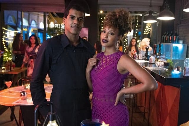 Yuri (Marcello Merlo Jr) e Gisele (Sheron Menezzes) em Bom Sucesso (Foto: Globo/Cesar Alves) Yuri (Marcello Merlo Jr) e Gisele (Sheron Menezzes) em Bom Sucesso (Foto: Globo/Cesar Alves)