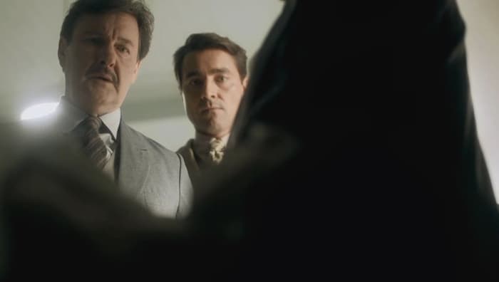 Júlio (Antonio Calloni) terá que reconhecer corpo após sumiço de Alfredo (Pedro Sol) em Éramos Seis (Foto: Reprodução/Globo) Júlio (Antonio Calloni) terá que reconhecer corpo após sumiço de Alfredo (Pedro Sol) em Éramos Seis (Foto: Reprodução/Globo)