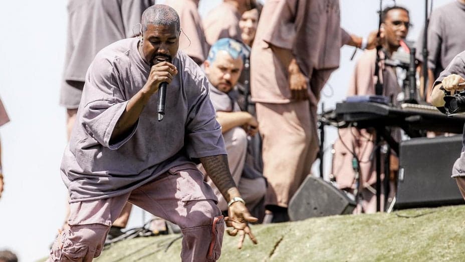 Kanye West se converte e diz que nasceu de novo (Foto: Reprodução) Kanye West se converte e diz que nasceu de novo (Foto: Reprodução)