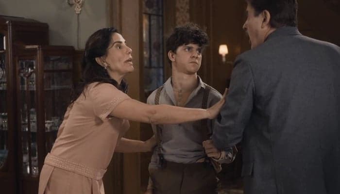 Lola (Gloria Pires) é atacada por Júlio (Antonio Calloni), que perde o controle com Alfredo (Pedro Sol) em Éramos Seis (Foto: Reprodução/Globo) Lola (Gloria Pires) é atacada por Júlio (Antonio Calloni), que perde o controle com Alfredo (Pedro Sol) em Éramos Seis (Foto: Reprodução/Globo)
