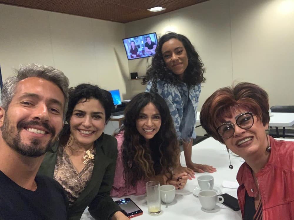 Danilo Vieira, Leticia Sabatella, Claudia Ohana, Yara Charry e Nany People nos bastidores do Popstar — (Foto: Gshow) Danilo Vieira, Leticia Sabatella, Claudia Ohana, Yara Charry e Nany People nos bastidores do Popstar — (Foto: Gshow)