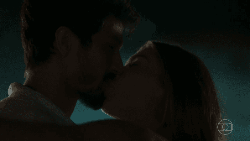 Marcos (Romulo Estrela) e Paloma (Grazi Massafera) em cena de Bom Sucesso (Foto: Reprodução/Globo) Marcos (Romulo Estrela) e Paloma (Grazi Massafera) em cena de Bom Sucesso (Foto: Reprodução/Globo)