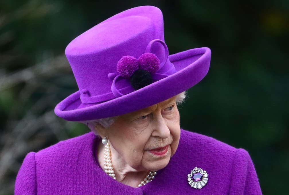 Rainha Elizabeth abre vaga para faxineiro com salário de R$ 79 mil e Evaristo Costa brinca com a situação