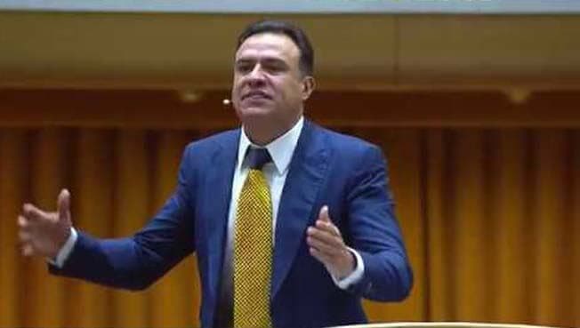 O bispo Rogério Formigoni saiu da Universal e perdeu quadro no Balanço Geral, da Record, após suposto adultério (Reprodução) O bispo Rogério Formigoni saiu da Universal e perdeu quadro no Balanço Geral, da Record, após suposto adultério (Reprodução)