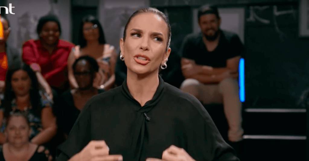 Ivete Sangalo é cercada, atacada em show e se desespera após fãs puxarem seu cabelo: "Meu rabo"