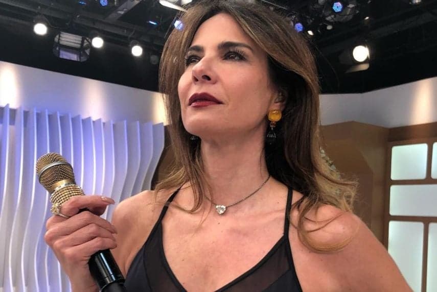 Luciana Gimenez é uma das apresentadoras mais famosas da RedeTV! (Reprodução: Internet) Luciana Gimenez é uma das apresentadoras mais famosas da RedeTV! (Reprodução: Internet)