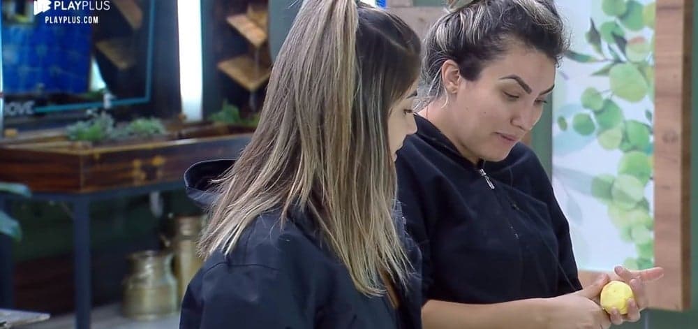 A Fazenda 11: Após ser chamada de porca, Thayse aponta falta de higiene de Sabrina e vira piada