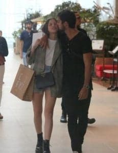 Agatha Moreira e Rodrigo Simas são flagrados em shopping da zona sul do Rio, trocando carícias Agatha Moreira e Rodrigo Simas são flagrados em shopping da zona sul do Rio, trocando carícias