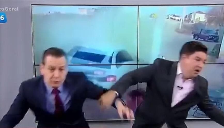 Jornalistas da Record passam por momentos de desespero ao vivo com acidente; veja