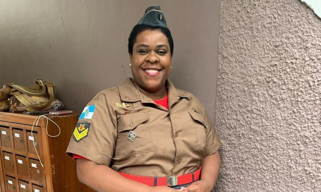 Cacau Protásio chora em desabafo após ser alvo de ataques racistas de bombeiros: "Racismo é crime"