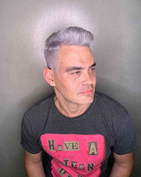 Carmo Dalla Vecchia aparece com cabelo platinado e surpreende seguidores (Foto: Reprodução/Instagram) Carmo Dalla Vecchia aparece com cabelo platinado e surpreende seguidores (Foto: Reprodução/Instagram)