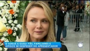 Apresentadora Eliana é abruptamente cortada durante entrevista à Record no velório de Gugu (Imagem: Reprodução) Apresentadora Eliana é abruptamente cortada durante entrevista à Record no velório de Gugu (Imagem: Reprodução)