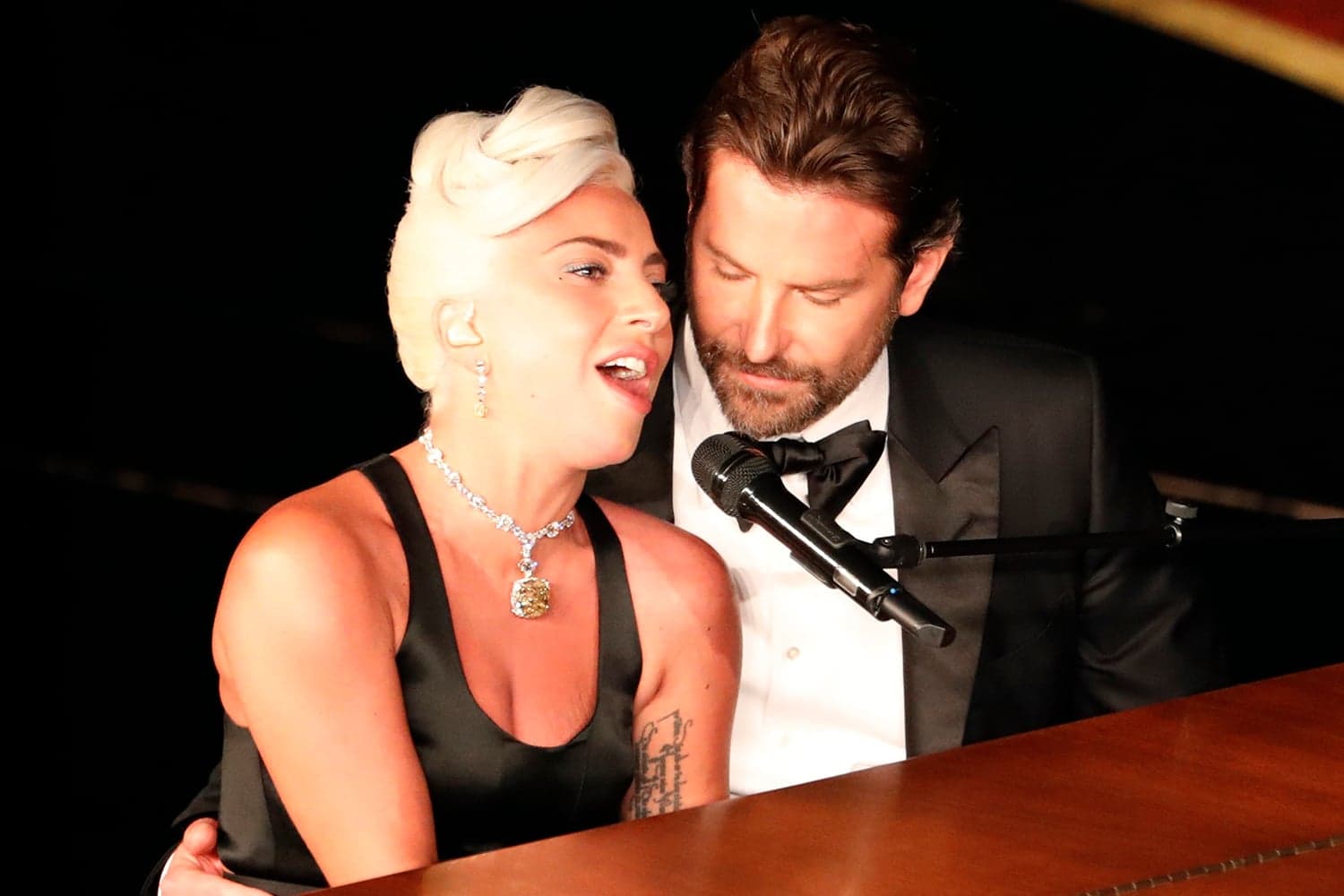 Lady Gaga revela detalhes de romance com Bradley Cooper (Foto: Reprodução) Lady Gaga revela detalhes de romance com Bradley Cooper (Foto: Reprodução)