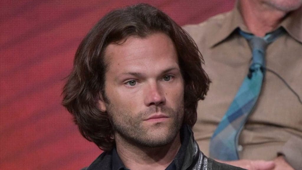 Após prisão, ator de Supernatural surge pela primeira vez em público e causa polêmica