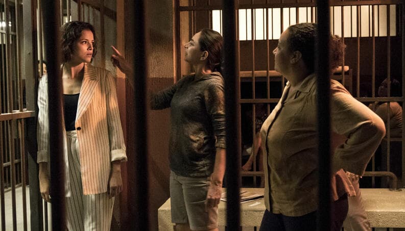 Josiane (Agatha Moreira) após ser presa vai direto para o hospício em A Dona do Pedaço da Globo (Foto: Divulgação/TV Globo) Josiane (Agatha Moreira) após ser presa vai direto para o hospício em A Dona do Pedaço da Globo (Foto: Divulgação/TV Globo)