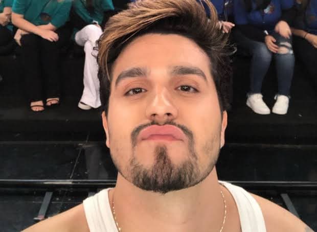 Luan Santana surge com rosto desconfigurado e deixa público incrédulo: "Socorro"