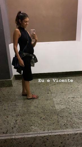 Esposa de Felipe Simas surge exibindo barrigão e surpreende internautas de plantão Esposa de Felipe Simas surge exibindo barrigão e surpreende internautas de plantão