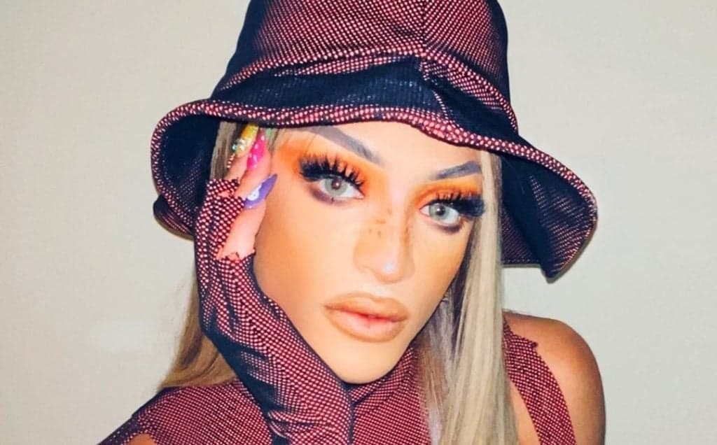 Pabllo Vittar sensualiza, abaixa a cueca e decide ousar