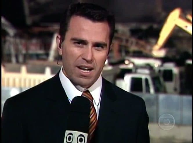 Rodrigo Bocardi direto do aeroporto de Congonhas, em 2007. Foto: Memória Globo Rodrigo Bocardi direto do aeroporto de Congonhas, em 2007. Foto: Memória Globo