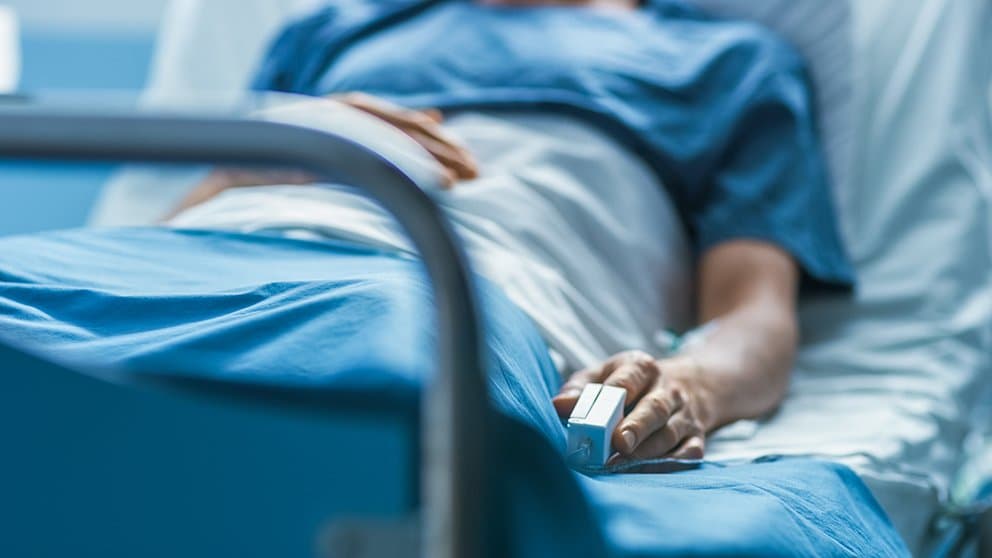 Famosa atriz morre após grave doença e luto é exposto no rosto de sua filha: "Adeus mamãe"