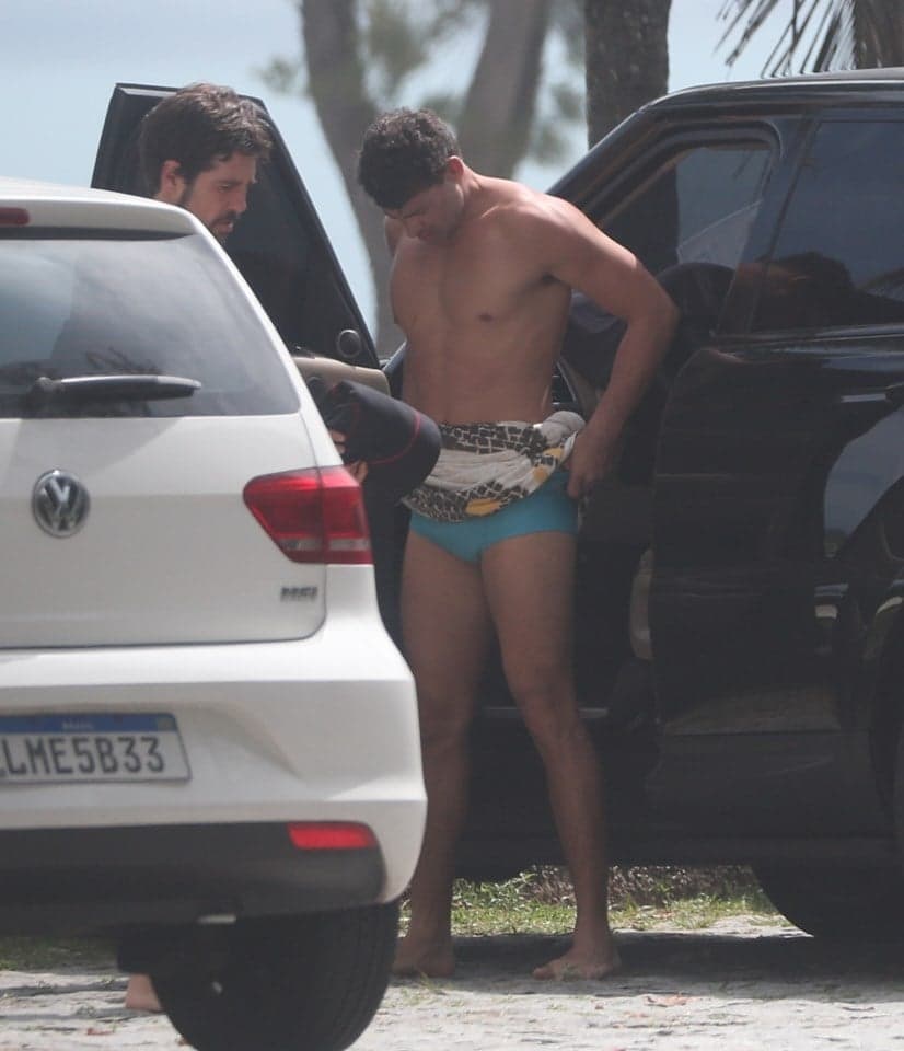 Cauã Reymond trocou de roupa em público (AgNews) globo Cauã Reymond trocou de roupa em público (AgNews) globo
