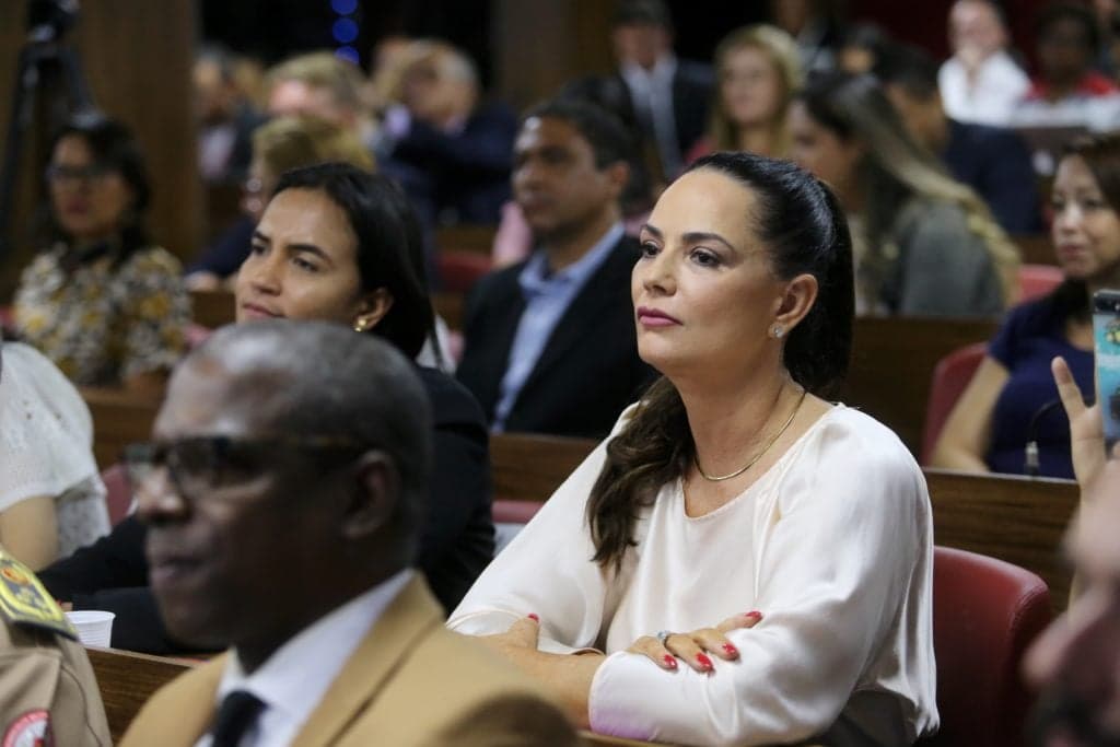 Luiza Brunet ganha fortuna após separação do marido e valor impressiona
