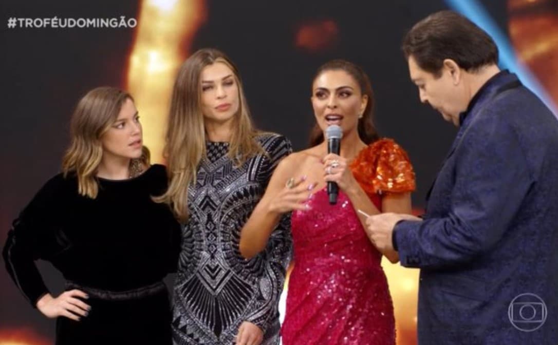 Juliana Paes finalmente ganhou o prêmio de melhor atriz no Troféu Domingão (Foto: Reprodução) Juliana Paes finalmente ganhou o prêmio de melhor atriz no Troféu Domingão (Foto: Reprodução)