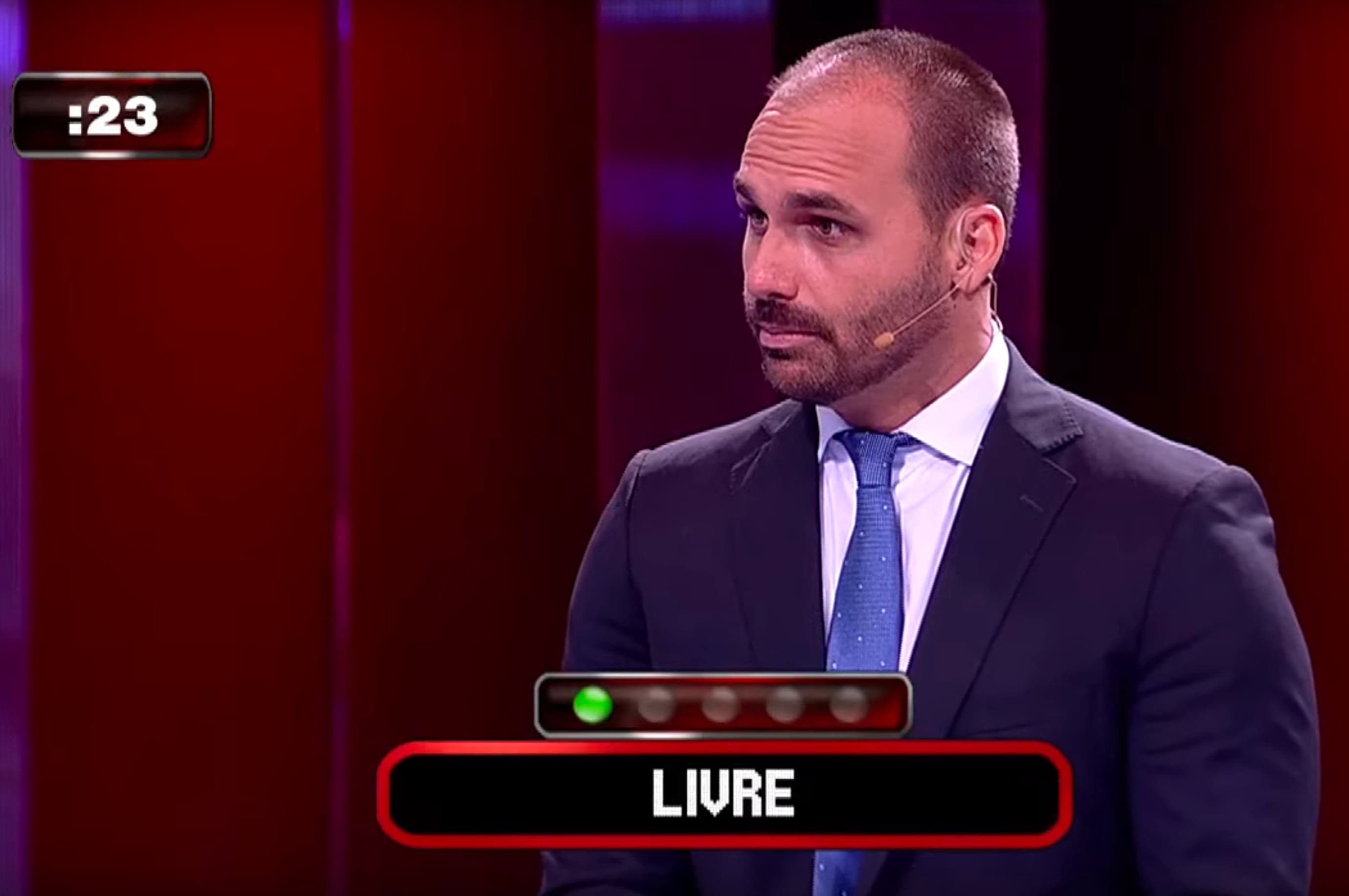 Eduardo Bolsonaro cita "Lula Livre" em programa da RedeTV! em 2019 (Foto: Reprodução) Eduardo Bolsonaro cita "Lula Livre" em programa da RedeTV! em 2019 (Foto: Reprodução)