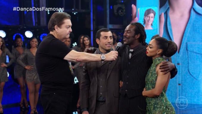 Faustão com os finalistas da Dança (Foto: Reprodução) Faustão com os finalistas da Dança (Foto: Reprodução)