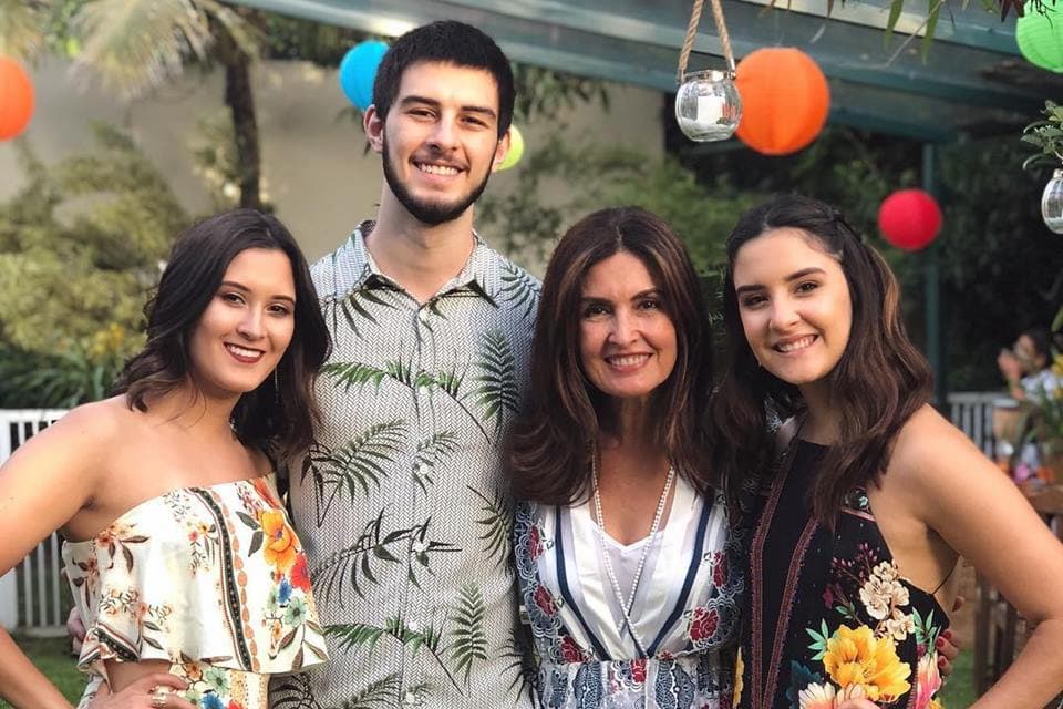 Fátima Bernardes e os filhos, Beatriz, Vinícius e Laura Fátima Bernardes e os filhos, Beatriz, Vinícius e Laura