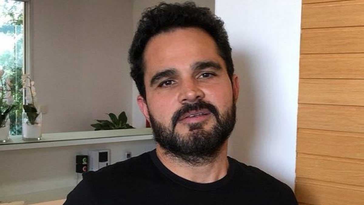 O famoso cantor sertanejo e dupla de Zezé Di Camargo, Luciano já foi alvo de diversos escândalos ao longo de sua extensa carreira profissional ao lado do irmão (Foto: Reprodução) O famoso cantor sertanejo e dupla de Zezé Di Camargo, Luciano já foi alvo de diversos escândalos ao longo de sua extensa carreira profissional ao lado do irmão (Foto: Reprodução)