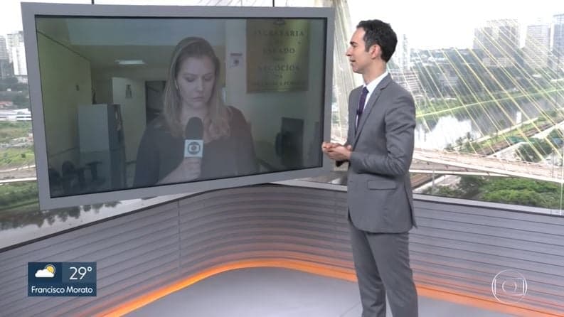 Repórter se emociona com notícia trágica ao vivo e pede perdão a César Tralli: "Estou bem chateada"