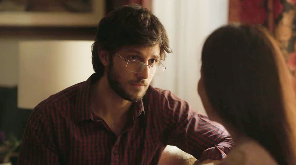 Danilo tem conversa séria com sua mãe na novela Amor de Mãe Danilo tem conversa séria com sua mãe na novela Amor de Mãe