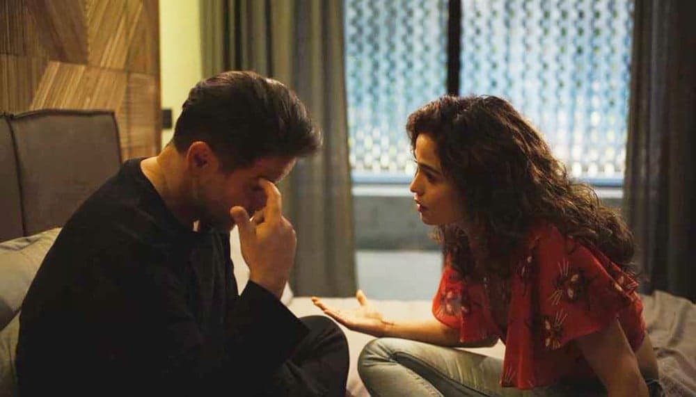 Raul e Érica em cena da novela das 21h, Amor de Mãe (Foto: Reprodução) Raul e Érica em cena da novela das 21h, Amor de Mãe (Foto: Reprodução)