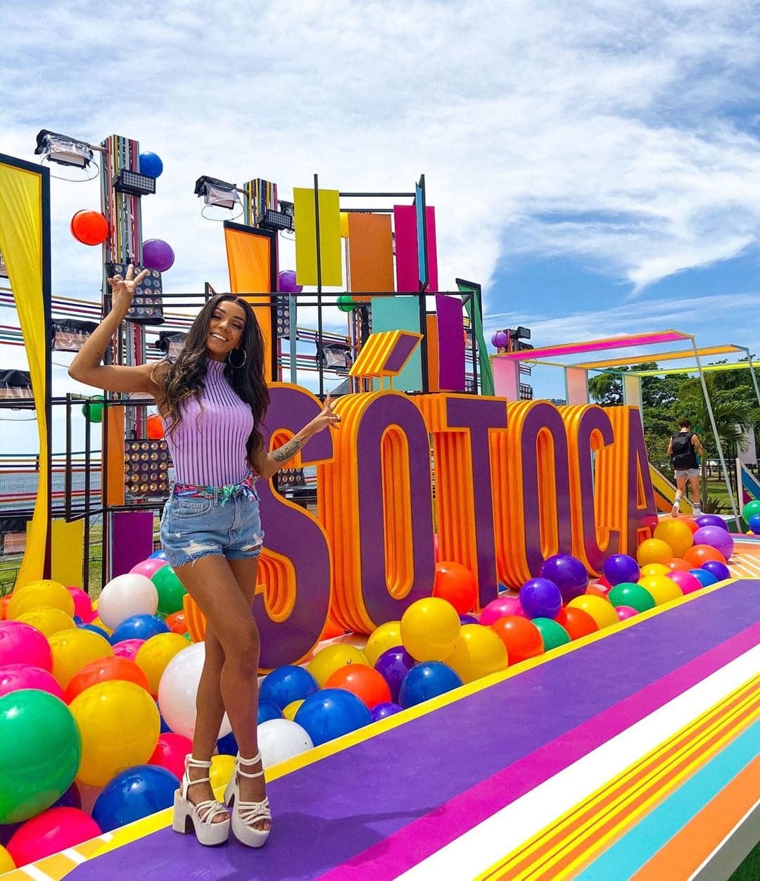 Brunna Gonçalves no cenário do Só Toca Top Verão (Foto: Reprodução/Instagram) Brunna Gonçalves no cenário do Só Toca Top Verão (Foto: Reprodução/Instagram)