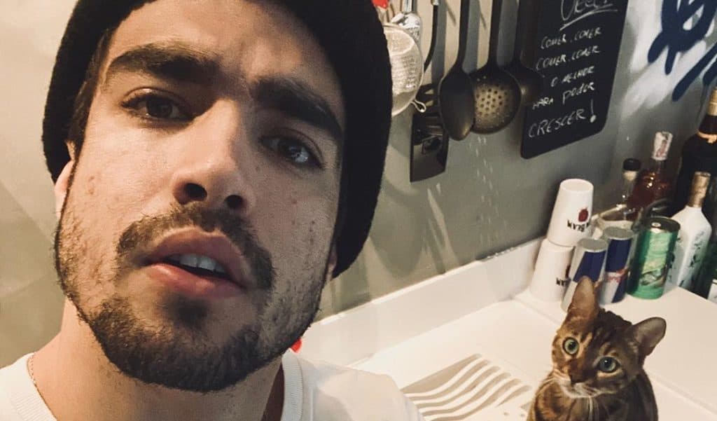 Caio Castro é alvo de golpistas e vê sua imagem atrelada com criminosos: "Estão usando meu nome"