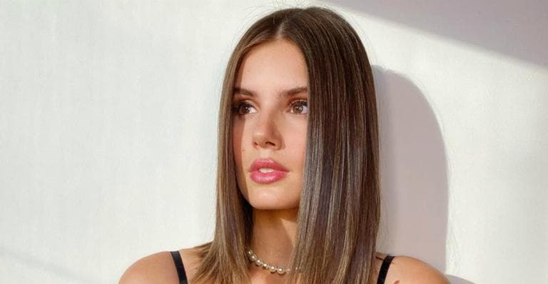 Camila Queiroz chamou atenção ao surgir de roupa de banho. Foto: Reprodução Camila Queiroz chamou atenção ao surgir de roupa de banho. Foto: Reprodução