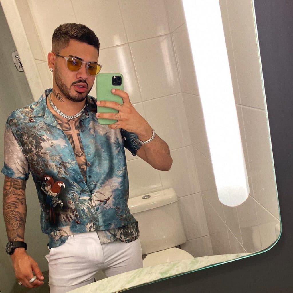 Kevinho mostrou volume enorme no Instagram (Foto: Reprodução) Kevinho mostrou volume enorme no Instagram (Foto: Reprodução)