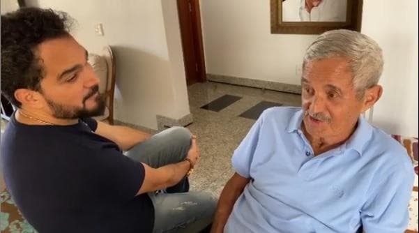 Luciano Camargo mostra vídeo raro do pai, Seu Francisco, e entrega segredo: "Começa a gravar ele muda o discurso"