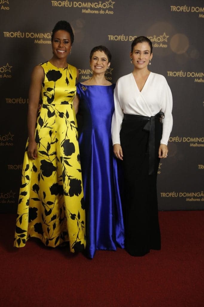 Renata Vasconcellos é flagrada em situação incomum com Maju Coutinho e Sandra Annenberg nos bastidores da Globo